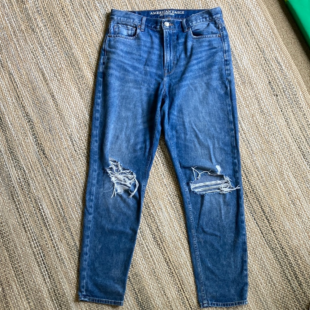 American Eagle high-rise distressed mom jeans size 8